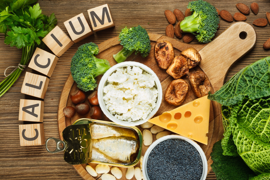 Foods rich in calcium such as sardines, bean, dried figs, almonds, cottage cheese, hazelnuts, parsley leaves, blue poppy seed, broccoli, italian cabbage, cheese